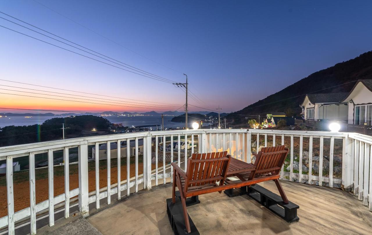 Namhae Whale'S Dream Villa Exterior foto